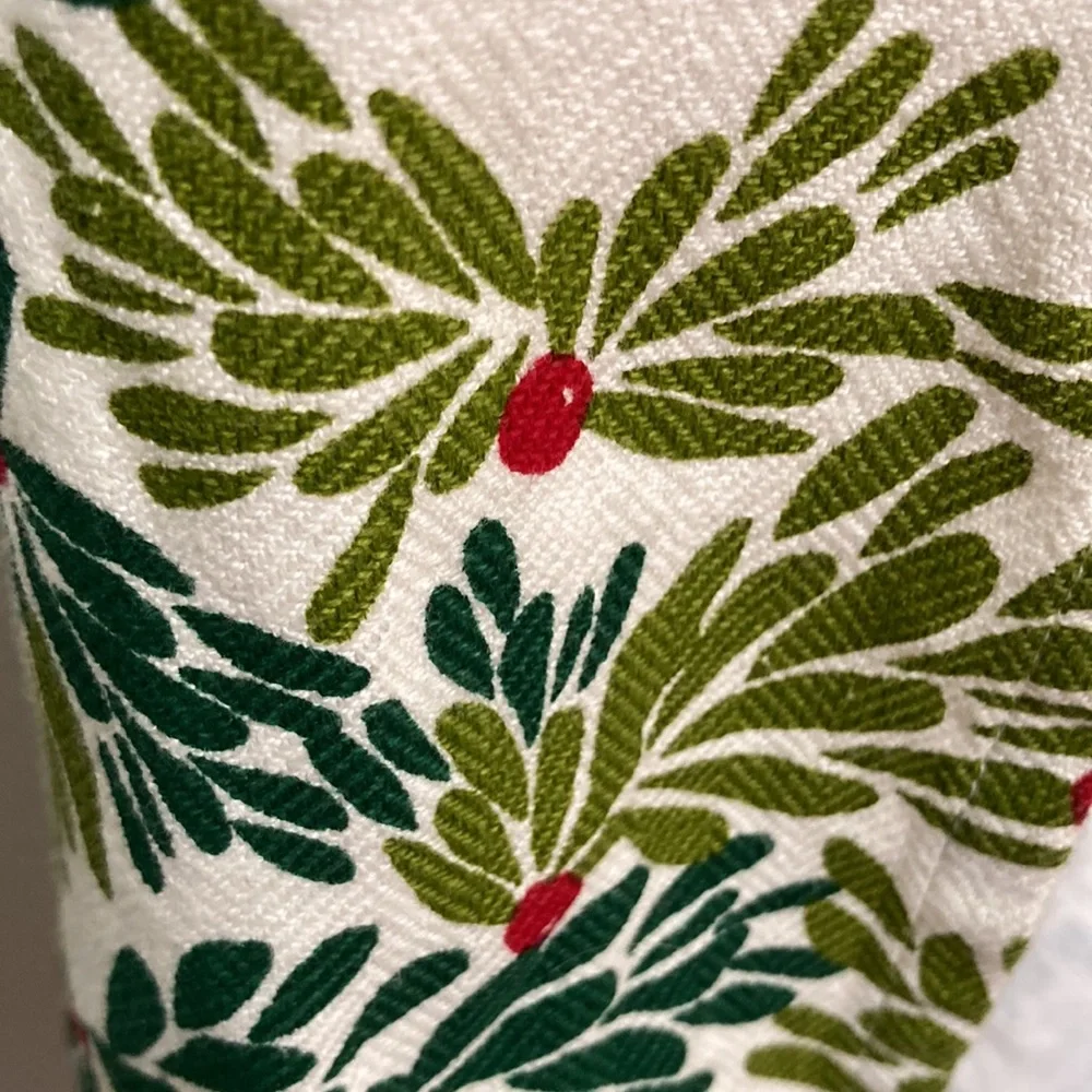 Crate and Barrel Mistletoe Red Green Apron One Size fits Most 27 in x 36 in